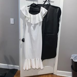 White off the shoulder bodycon dress